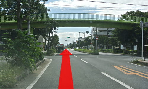 県道9号線を船橋方面に向かって進みます